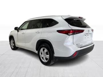 2022 Toyota Highlander - image 12