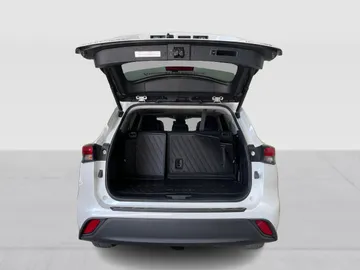 2022 Toyota Highlander - image 14