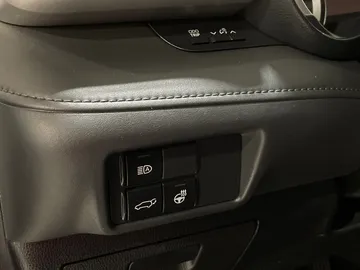 2022 Toyota Highlander - image 31