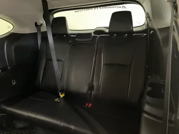 2022 Toyota Highlander - image 17