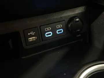 2022 Toyota Highlander - image 28