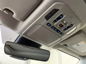 2022 Toyota Highlander - image 18