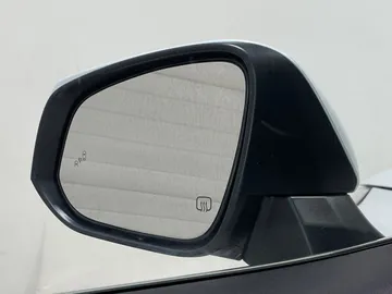 2022 Toyota Highlander - image 21