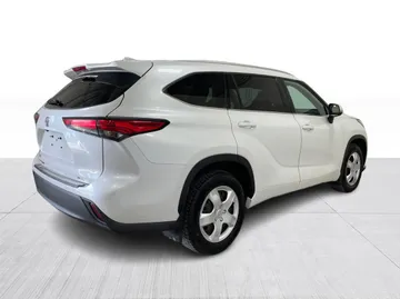 2022 Toyota Highlander - image 15