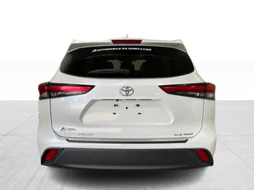 2022 Toyota Highlander - image 13