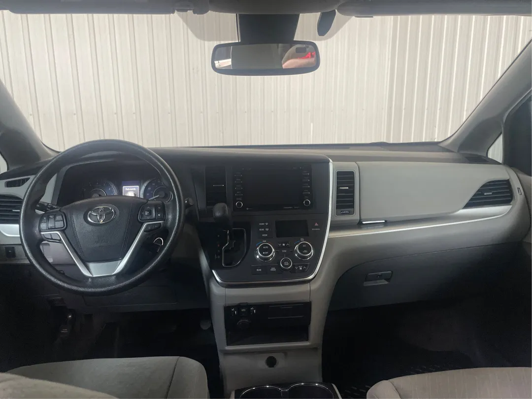 2018 Toyota Sienna — photo 4