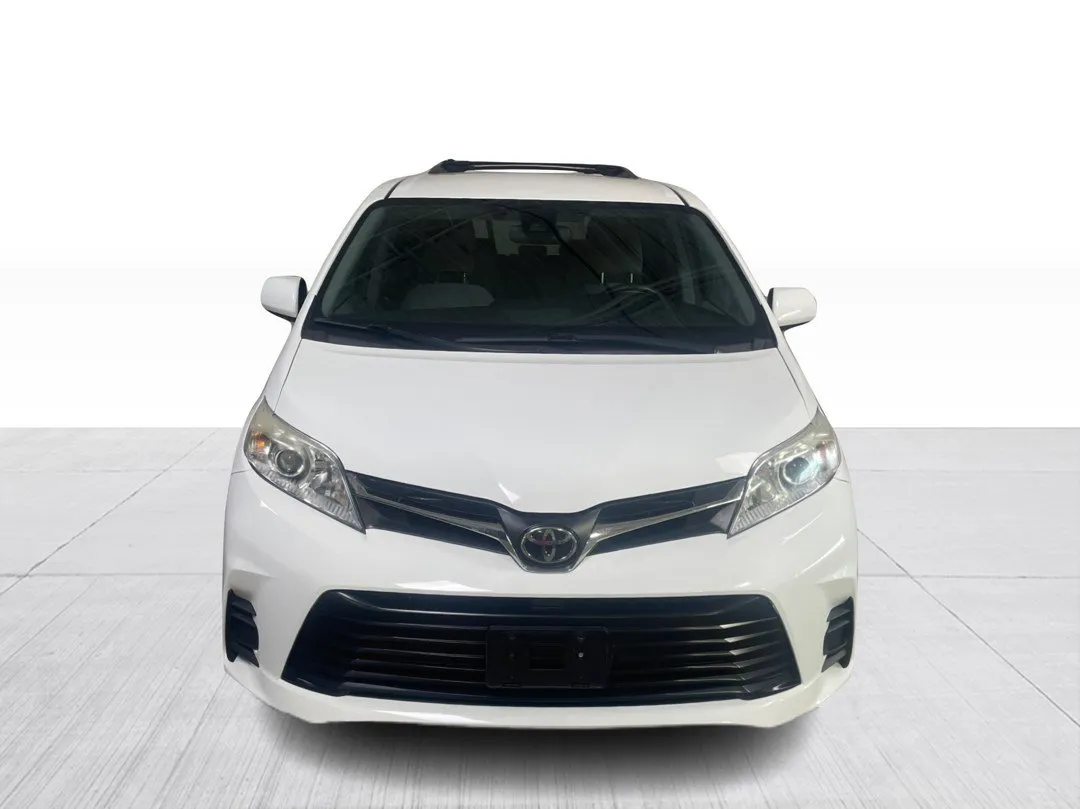 2018 Toyota Sienna — photo 6