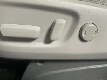 2018 Toyota Sienna - image 18