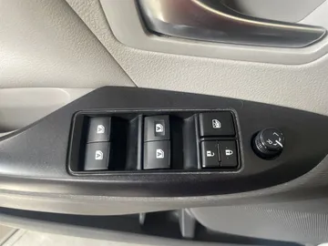 2018 Toyota Sienna - image 21
