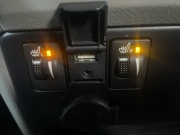 2018 Toyota Sienna - image 23