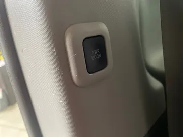 2018 Toyota Sienna - image 26