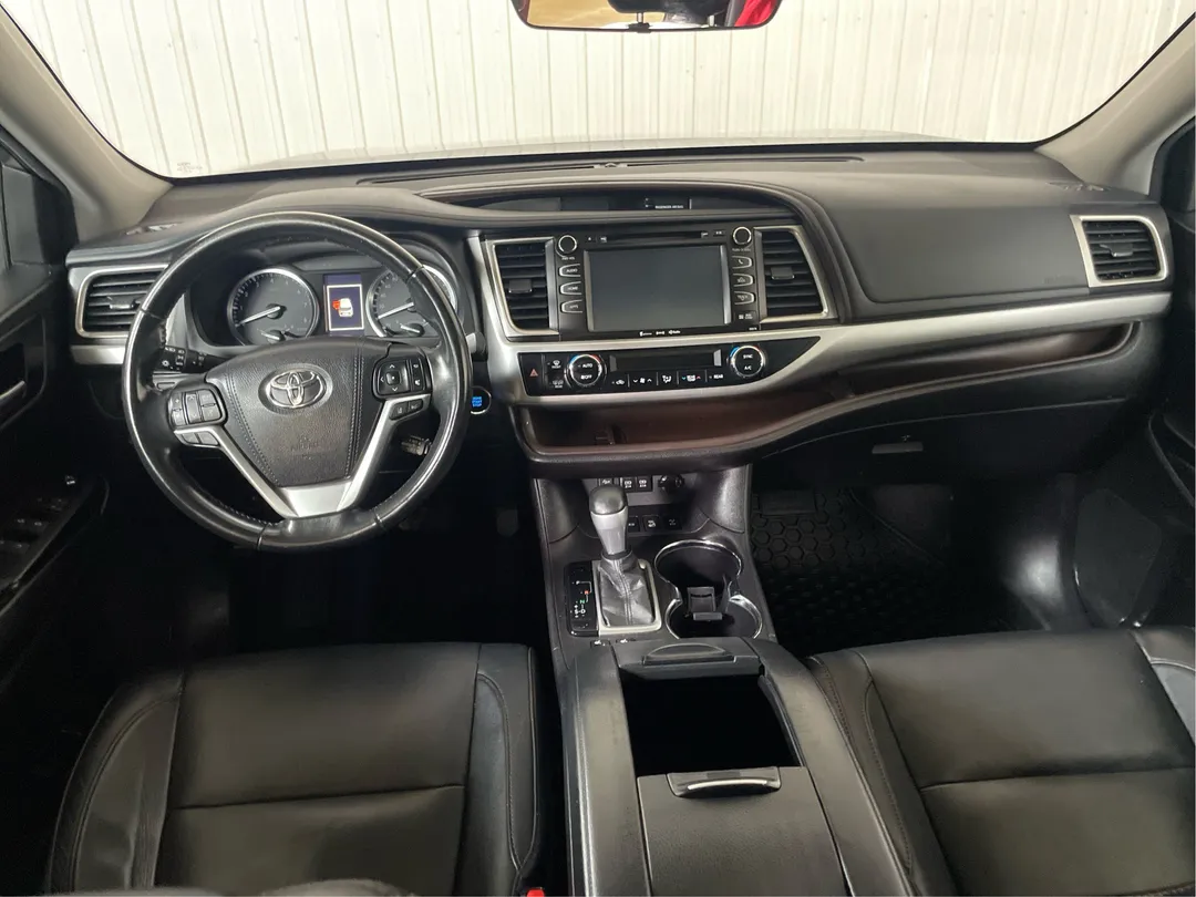 2017 Toyota Highlander — photo 4