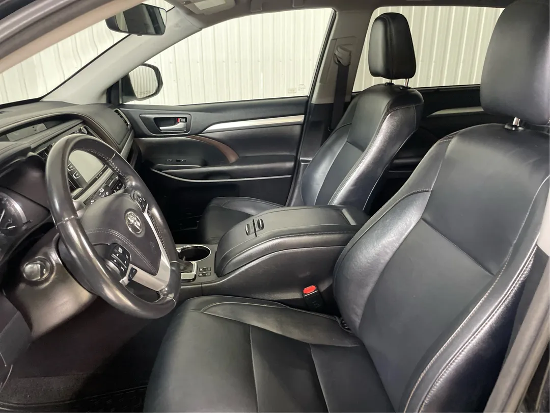 2017 Toyota Highlander — photo 3