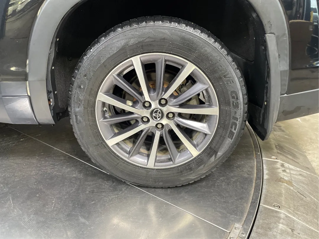 2017 Toyota Highlander — photo 6