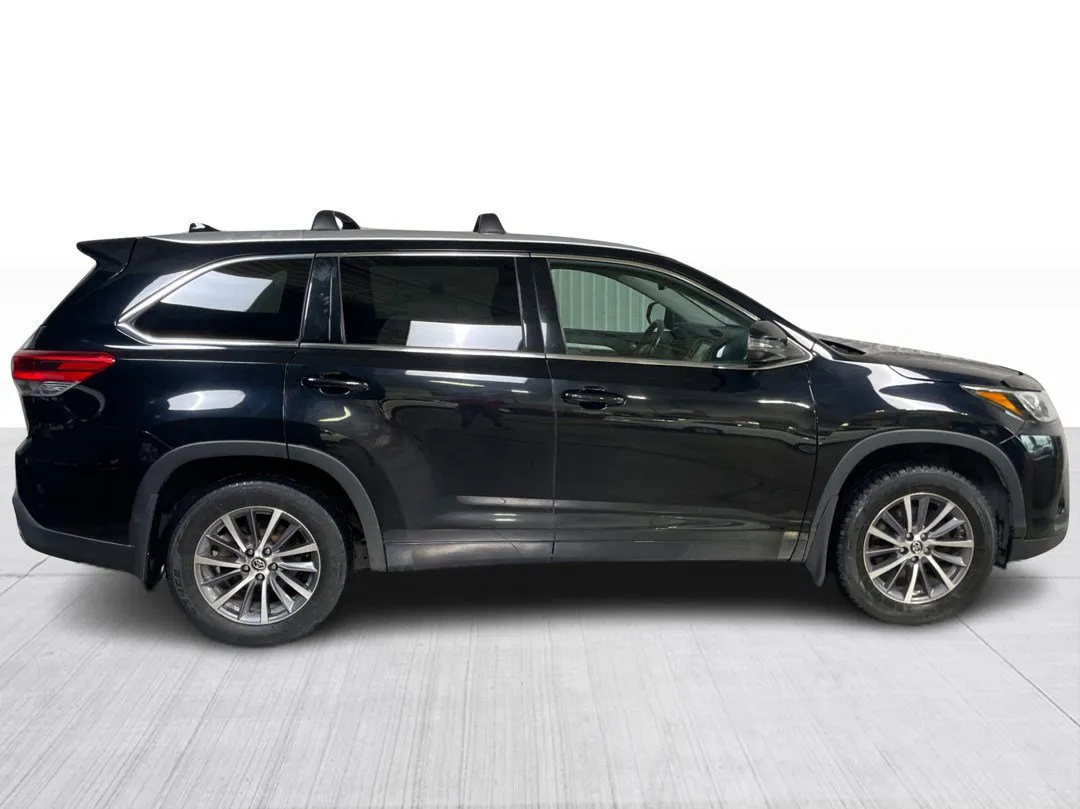2017 Toyota Highlander — photo 2