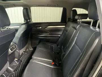 2017 Toyota Highlander - image 15