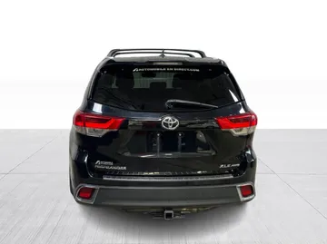 2017 Toyota Highlander - image 12
