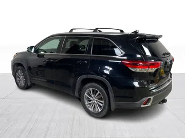 2017 Toyota Highlander - image 11