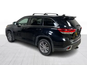 2017 Toyota Highlander - image 11
