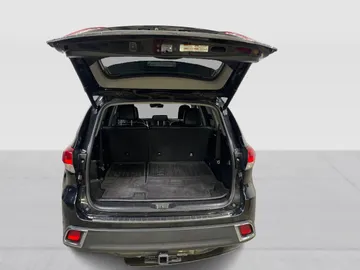 2017 Toyota Highlander - image 13