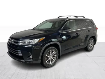 2017 Toyota Highlander - image 9