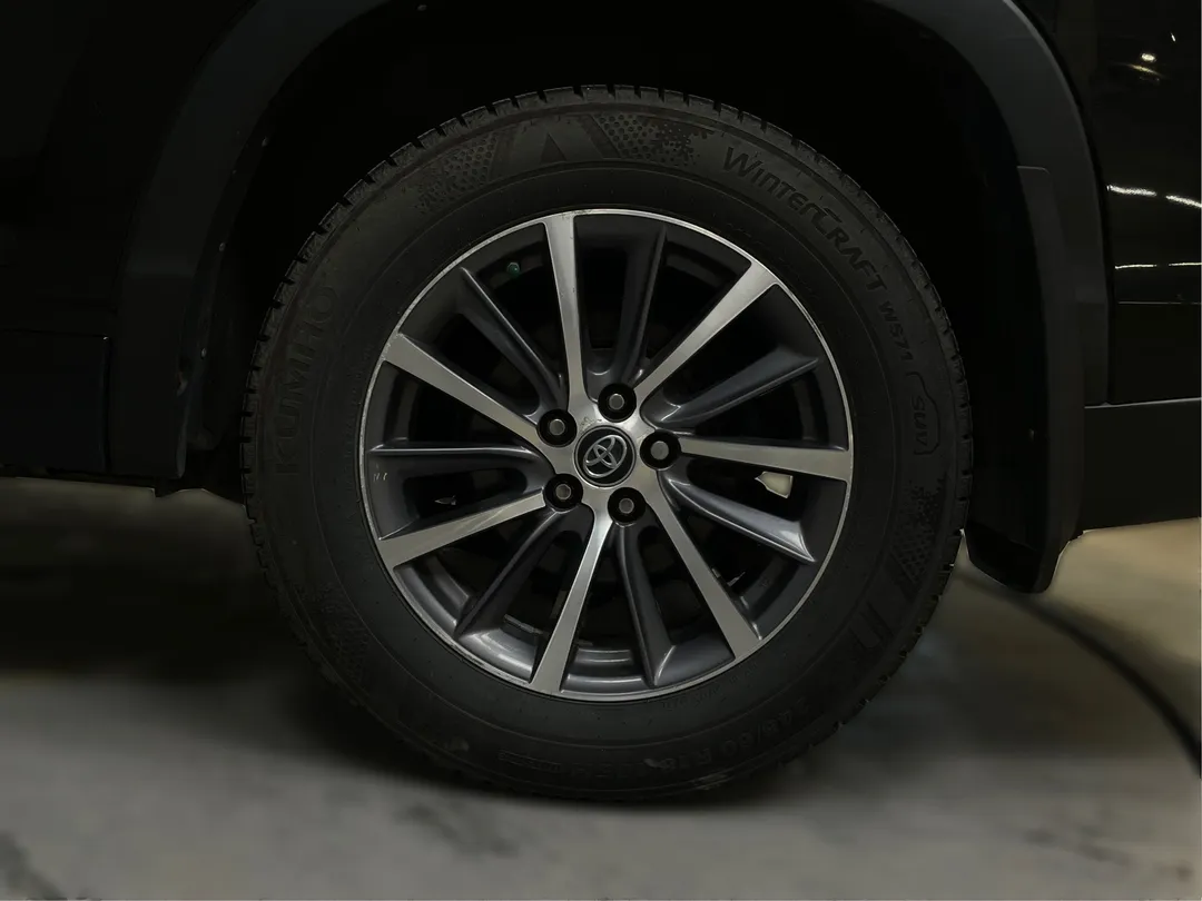 2017 Toyota Highlander — photo 6