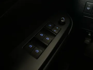 2017 Toyota Highlander - image 27