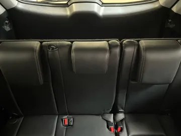 2017 Toyota Highlander - image 28