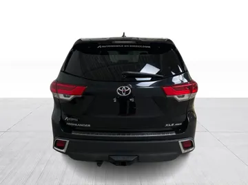 2017 Toyota Highlander - image 12