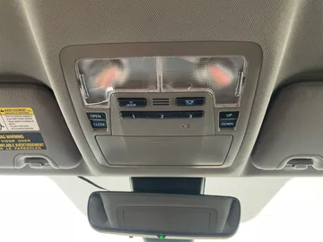 2017 Toyota Highlander - image 16