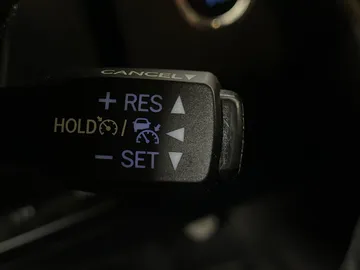 2017 Toyota Highlander - image 29