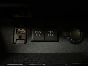 2017 Toyota Highlander - image 30