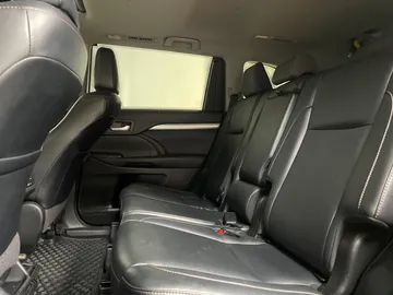 2017 Toyota Highlander - image 15