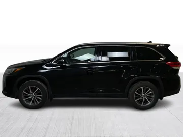 2017 Toyota Highlander - image 10