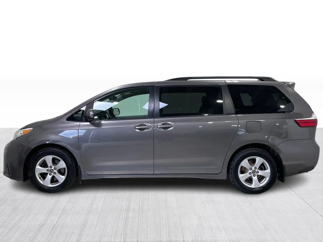 2018 Toyota Sienna — photo 8