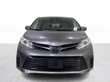 2018 Toyota Sienna - image 7