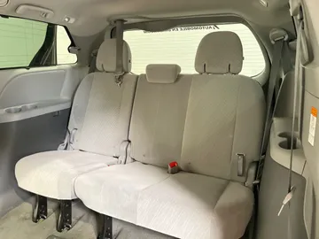 2018 Toyota Sienna - image 31