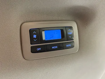 2018 Toyota Sienna - image 29