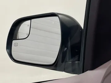 2018 Toyota Sienna - image 18