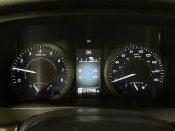 2018 Toyota Sienna - image 16