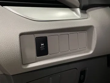 2018 Toyota Sienna - image 24