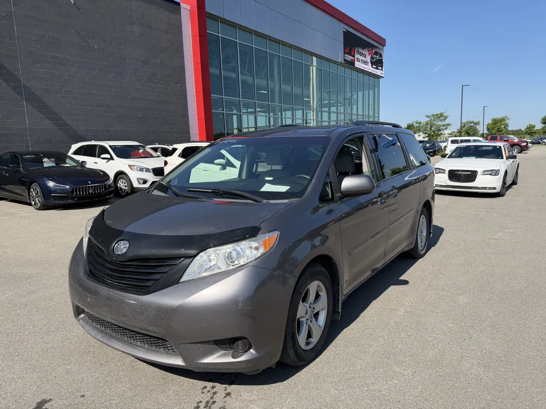 2017 Toyota Sienna — photo 3
