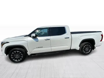 2022 Toyota Tundra - image 10