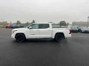 2023 Toyota Tundra - image 4