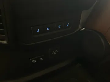 2023 Toyota Tundra - image 28