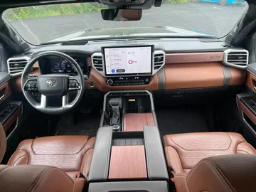 2023 Toyota Tundra - image 9