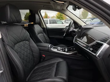 2024 BMW X7 - image 10