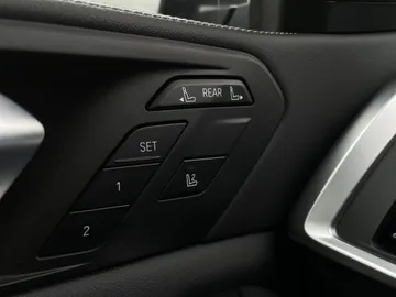2024 BMW X7 - image 20