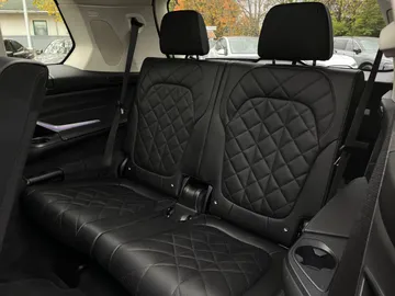 2024 BMW X7 - image 30