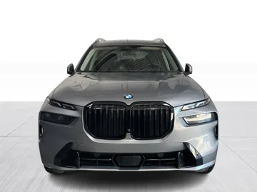 2024 BMW X7 - image 2